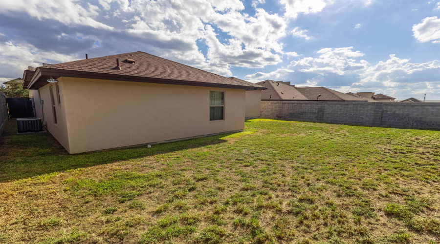 110 Despejado Dr, Laredo, Texas 78045, 3 Bedrooms Bedrooms, 6 Rooms Rooms,2 BathroomsBathrooms,Residential,For Sale,110 Despejado Dr,20254276