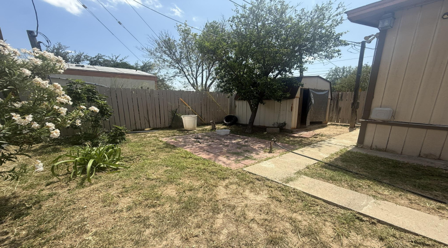 101 E Peach Ln, Laredo, Texas 78041, 3 Bedrooms Bedrooms, 5 Rooms Rooms,2 BathroomsBathrooms,Residential,For Sale,101 E Peach Ln,20254278