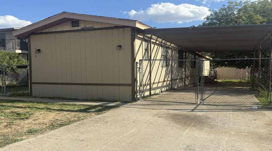 101 E Peach Ln, Laredo, Texas 78041, 3 Bedrooms Bedrooms, 5 Rooms Rooms,2 BathroomsBathrooms,Residential,For Sale,101 E Peach Ln,20254278
