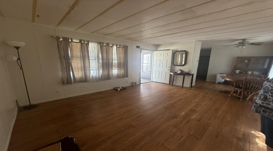 101 E Peach Ln, Laredo, Texas 78041, 3 Bedrooms Bedrooms, 5 Rooms Rooms,2 BathroomsBathrooms,Residential,For Sale,101 E Peach Ln,20254278