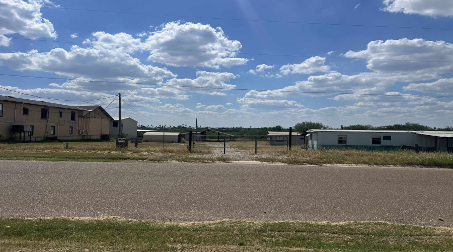 126 Madison Ave., ZAPATA, Texas 78076, 1 Bedroom Bedrooms, 2 Rooms Rooms,1 BathroomBathrooms,Residential,For Sale,126 Madison Ave.,20254279