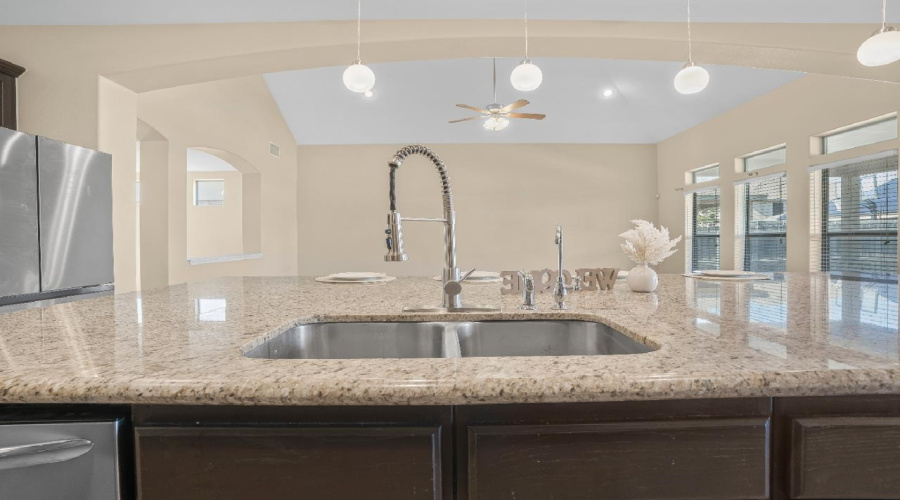108 Majestic Palm Dr., LAREDO, Texas 78045, 4 Bedrooms Bedrooms, 8 Rooms Rooms,3 BathroomsBathrooms,Residential,For Sale,108 Majestic Palm Dr.,20254282