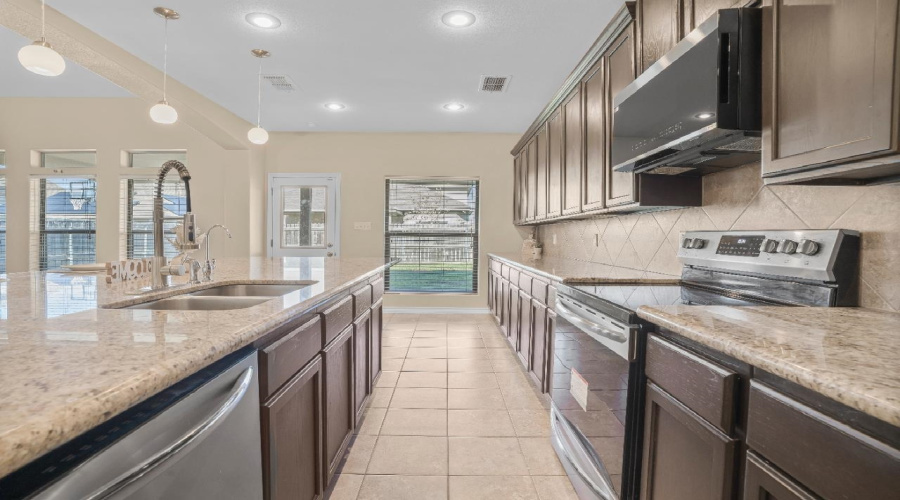 108 Majestic Palm Dr., LAREDO, Texas 78045, 4 Bedrooms Bedrooms, 8 Rooms Rooms,3 BathroomsBathrooms,Residential,For Sale,108 Majestic Palm Dr.,20254282