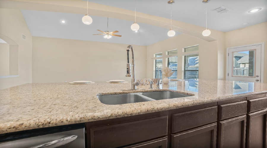 108 Majestic Palm Dr., LAREDO, Texas 78045, 4 Bedrooms Bedrooms, 8 Rooms Rooms,3 BathroomsBathrooms,Residential,For Sale,108 Majestic Palm Dr.,20254282