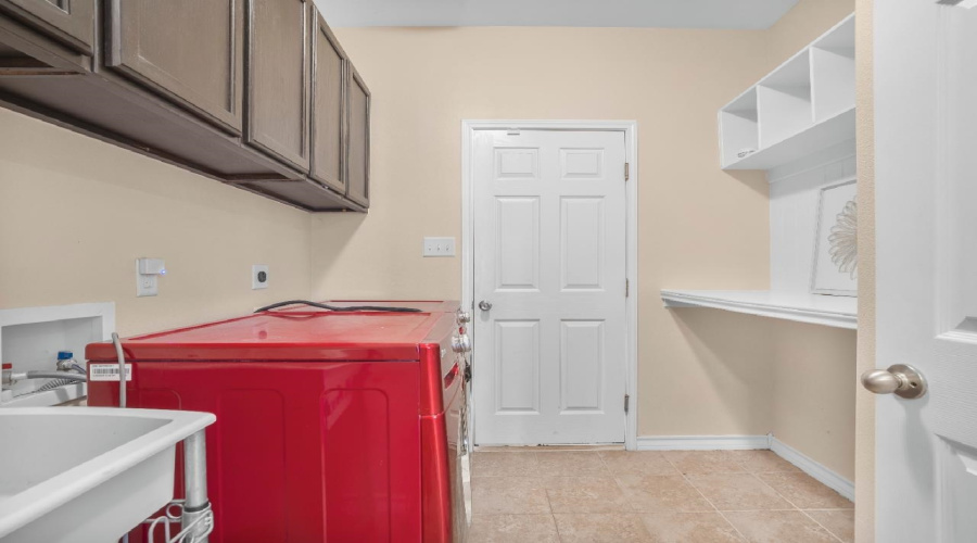108 Majestic Palm Dr., LAREDO, Texas 78045, 4 Bedrooms Bedrooms, 8 Rooms Rooms,3 BathroomsBathrooms,Residential,For Sale,108 Majestic Palm Dr.,20254282