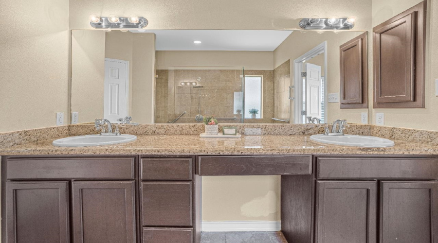 108 Majestic Palm Dr., LAREDO, Texas 78045, 4 Bedrooms Bedrooms, 8 Rooms Rooms,3 BathroomsBathrooms,Residential,For Sale,108 Majestic Palm Dr.,20254282