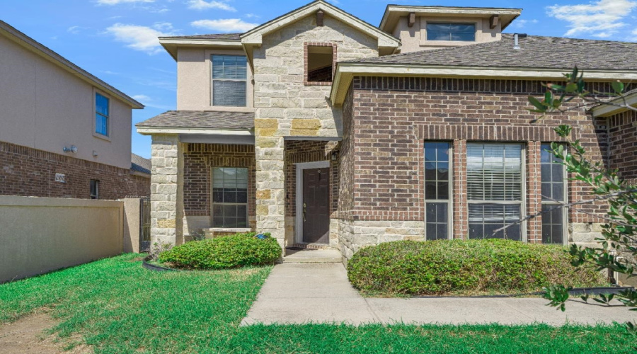 108 Majestic Palm Dr., LAREDO, Texas 78045, 4 Bedrooms Bedrooms, 8 Rooms Rooms,3 BathroomsBathrooms,Residential,For Sale,108 Majestic Palm Dr.,20254282
