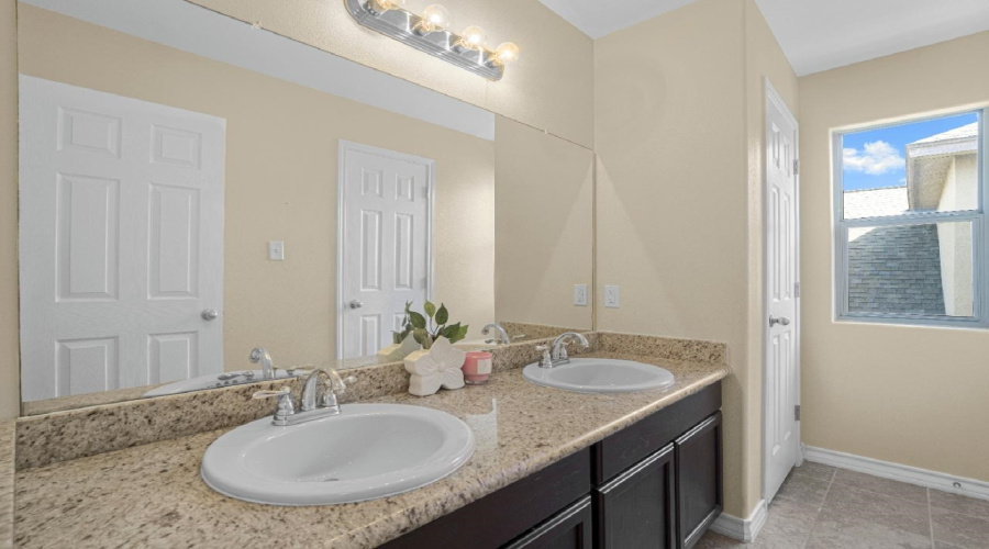 108 Majestic Palm Dr., LAREDO, Texas 78045, 4 Bedrooms Bedrooms, 8 Rooms Rooms,3 BathroomsBathrooms,Residential,For Sale,108 Majestic Palm Dr.,20254282
