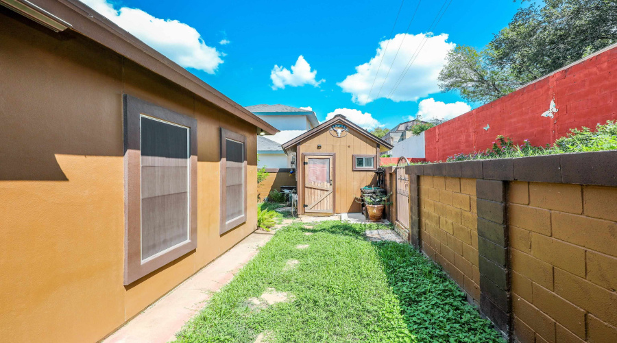 1237 Whisper Hill Dr, LAREDO, Texas 78041, 3 Bedrooms Bedrooms, 6 Rooms Rooms,2 BathroomsBathrooms,Residential,For Rent,1237 Whisper Hill Dr,20254288