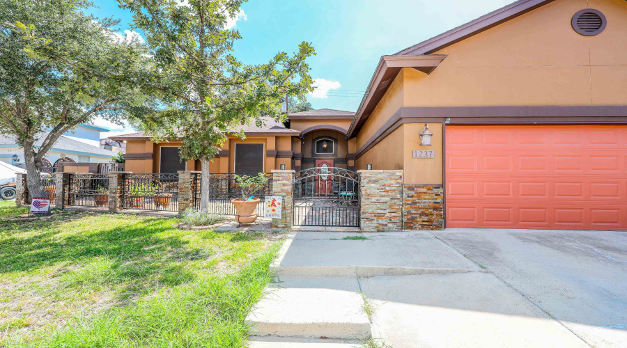 1237 Whisper Hill Dr, LAREDO, Texas 78041, 3 Bedrooms Bedrooms, 6 Rooms Rooms,2 BathroomsBathrooms,Residential,For Rent,1237 Whisper Hill Dr,20254288