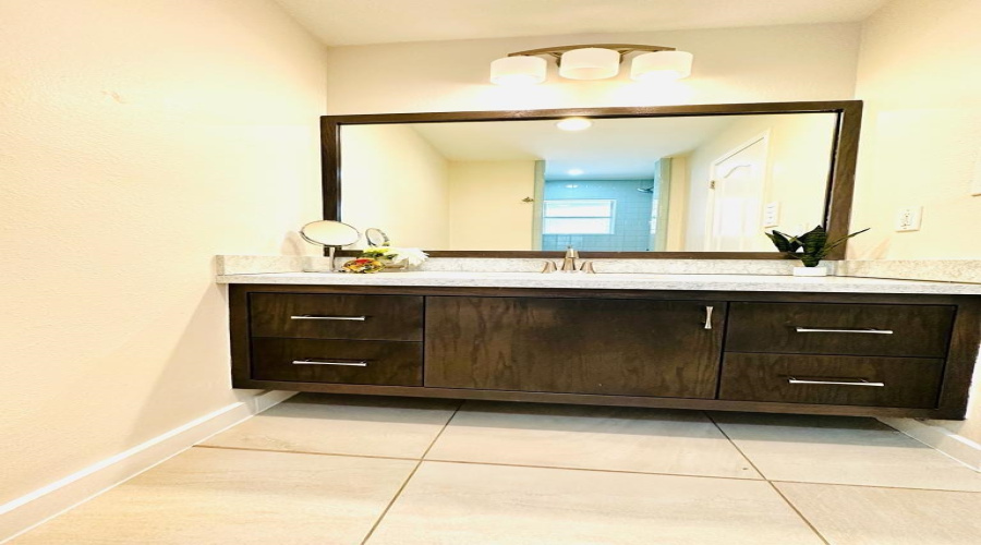 9816 Center Rd, Laredo, Texas 78045-0000, 3 Bedrooms Bedrooms, 5 Rooms Rooms,2 BathroomsBathrooms,Residential,For Rent,9816 Center Rd,20254293