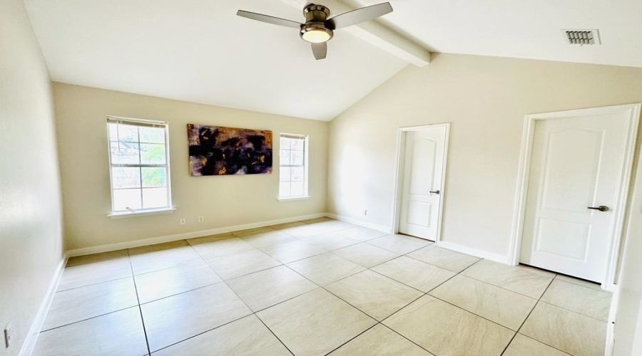 9816 Center Rd, Laredo, Texas 78045-0000, 3 Bedrooms Bedrooms, 5 Rooms Rooms,2 BathroomsBathrooms,Residential,For Rent,9816 Center Rd,20254293