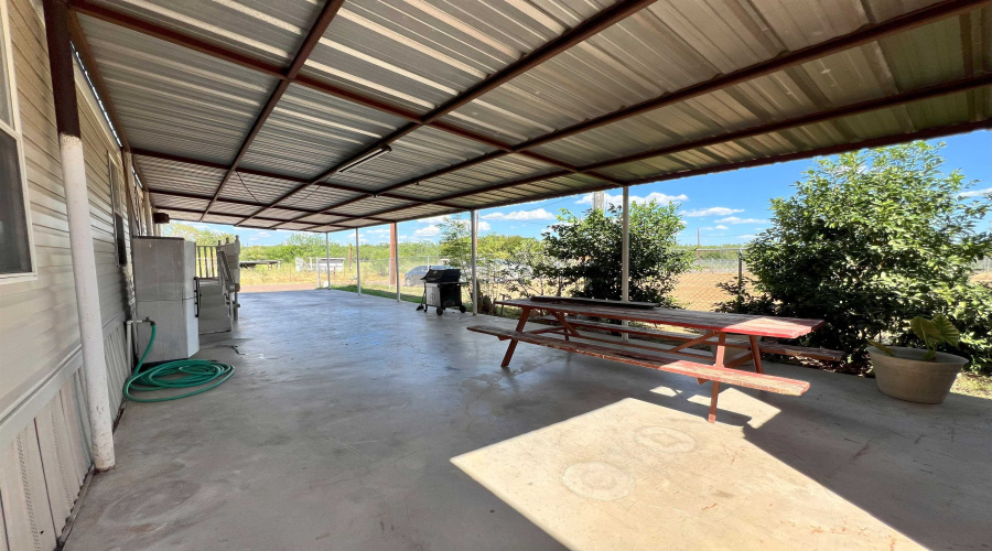 5303 Pharr Ln, Zapata, Texas 78076, 3 Bedrooms Bedrooms, 5 Rooms Rooms,2 BathroomsBathrooms,Residential,For Sale,5303 Pharr Ln,20254294