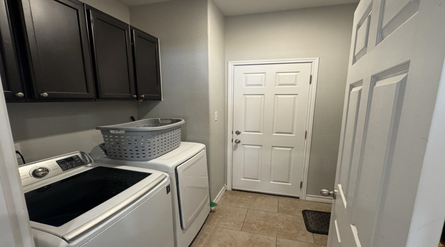 108 Date Palm Dr., Laredo, Texas 78045, 4 Bedrooms Bedrooms, 8 Rooms Rooms,2 BathroomsBathrooms,Residential,For Sale,108 Date Palm Dr.,20254305