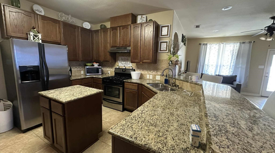 502 Felipe Dr, Laredo, Texas 78046, 5 Bedrooms Bedrooms, 7 Rooms Rooms,3 BathroomsBathrooms,Residential,For Sale,502 Felipe Dr,20254311