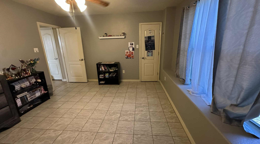 502 Felipe Dr, Laredo, Texas 78046, 5 Bedrooms Bedrooms, 7 Rooms Rooms,3 BathroomsBathrooms,Residential,For Sale,502 Felipe Dr,20254311