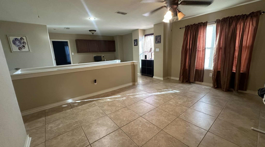 502 Felipe Dr, Laredo, Texas 78046, 5 Bedrooms Bedrooms, 7 Rooms Rooms,3 BathroomsBathrooms,Residential,For Sale,502 Felipe Dr,20254311