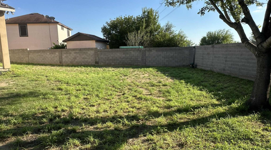 502 Felipe Dr, Laredo, Texas 78046, 5 Bedrooms Bedrooms, 7 Rooms Rooms,3 BathroomsBathrooms,Residential,For Sale,502 Felipe Dr,20254311