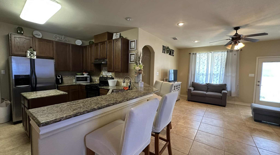 502 Felipe Dr, Laredo, Texas 78046, 5 Bedrooms Bedrooms, 7 Rooms Rooms,3 BathroomsBathrooms,Residential,For Sale,502 Felipe Dr,20254311