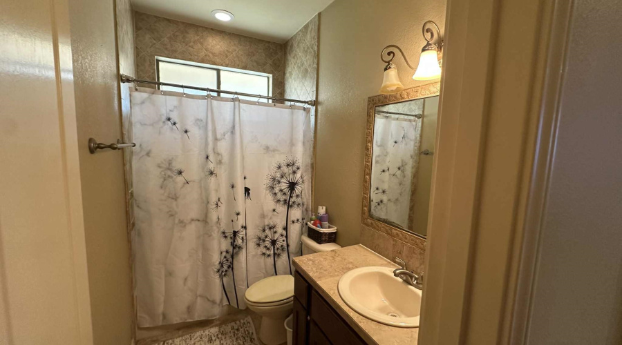 502 Felipe Dr, Laredo, Texas 78046, 5 Bedrooms Bedrooms, 7 Rooms Rooms,3 BathroomsBathrooms,Residential,For Sale,502 Felipe Dr,20254311