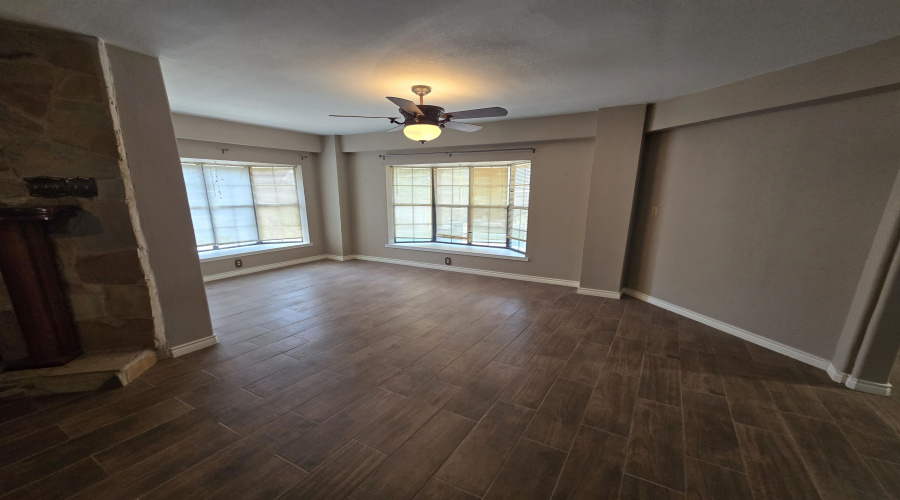 136 North Ave, Laredo, Texas 78041, 5 Bedrooms Bedrooms, 10 Rooms Rooms,5 BathroomsBathrooms,Residential,For Sale,136 North Ave,20254312