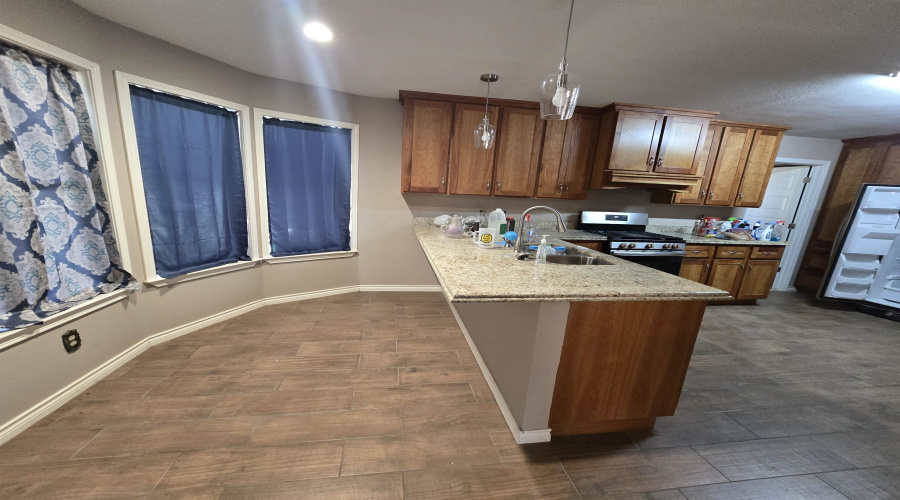 136 North Ave, Laredo, Texas 78041, 5 Bedrooms Bedrooms, 10 Rooms Rooms,5 BathroomsBathrooms,Residential,For Sale,136 North Ave,20254312