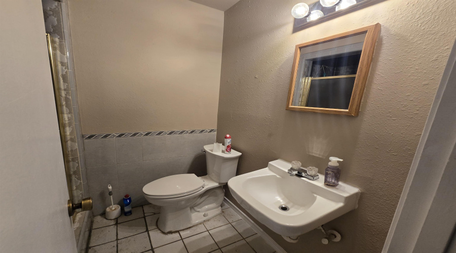 136 North Ave, Laredo, Texas 78041, 5 Bedrooms Bedrooms, 10 Rooms Rooms,5 BathroomsBathrooms,Residential,For Sale,136 North Ave,20254312