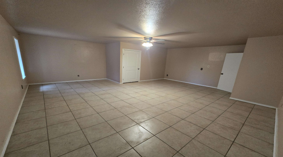 136 North Ave, Laredo, Texas 78041, 5 Bedrooms Bedrooms, 10 Rooms Rooms,5 BathroomsBathrooms,Residential,For Sale,136 North Ave,20254312