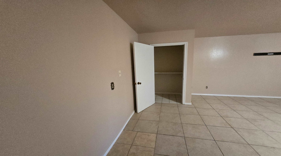 136 North Ave, Laredo, Texas 78041, 5 Bedrooms Bedrooms, 10 Rooms Rooms,5 BathroomsBathrooms,Residential,For Sale,136 North Ave,20254312