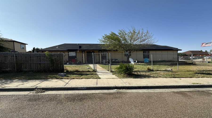 4429 Vientos Rd, LAREDO, Texas 78046, 3 Bedrooms Bedrooms, 5 Rooms Rooms,2 BathroomsBathrooms,Residential,For Sale,4429 Vientos Rd,20254313