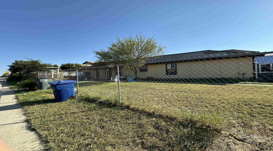 4429 Vientos Rd, LAREDO, Texas 78046, 3 Bedrooms Bedrooms, 5 Rooms Rooms,2 BathroomsBathrooms,Residential,For Sale,4429 Vientos Rd,20254313