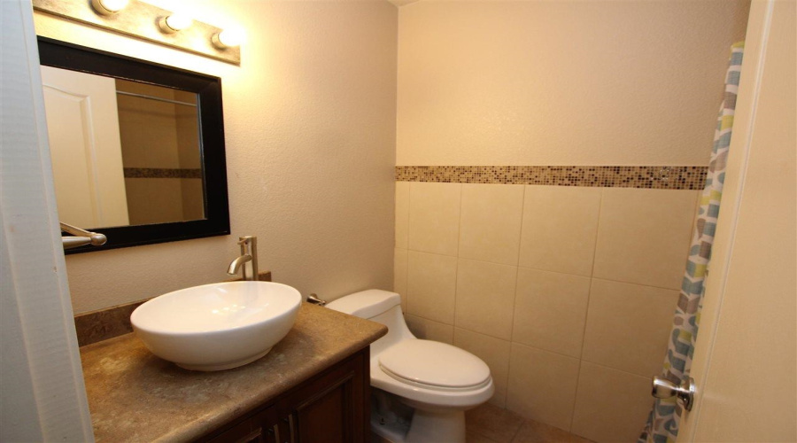 510 Shiloh Dr, Laredo, Texas 78045, 3 Bedrooms Bedrooms, 5 Rooms Rooms,2 BathroomsBathrooms,Residential,For Rent,510 Shiloh Dr,20254320