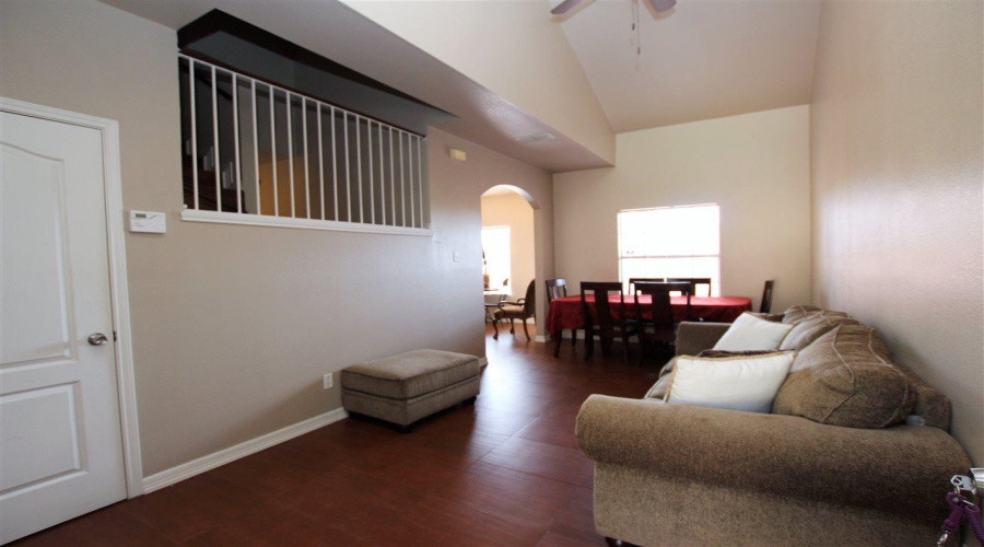 510 Shiloh Dr, Laredo, Texas 78045, 3 Bedrooms Bedrooms, 5 Rooms Rooms,2 BathroomsBathrooms,Residential,For Rent,510 Shiloh Dr,20254320