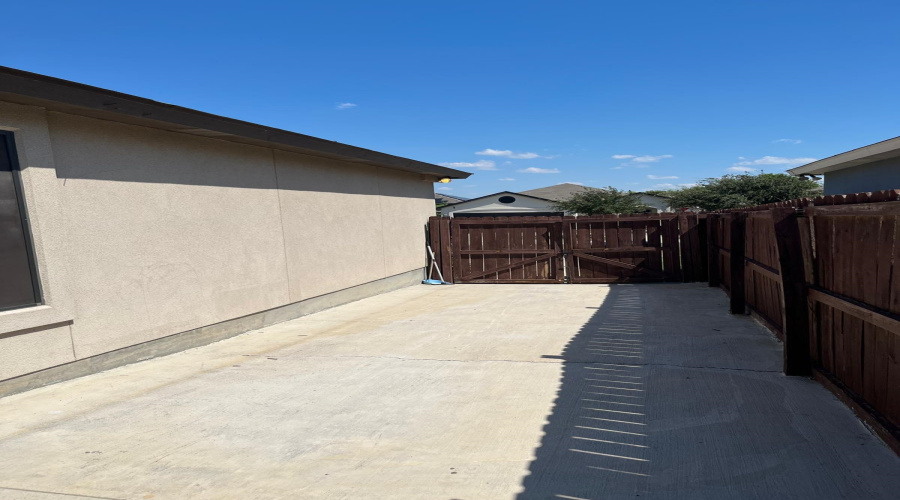 3608 Unknown Hero Dr, Laredo, Texas 78046, 3 Bedrooms Bedrooms, 6 Rooms Rooms,2 BathroomsBathrooms,Residential,For Rent,3608 Unknown Hero Dr,20254323