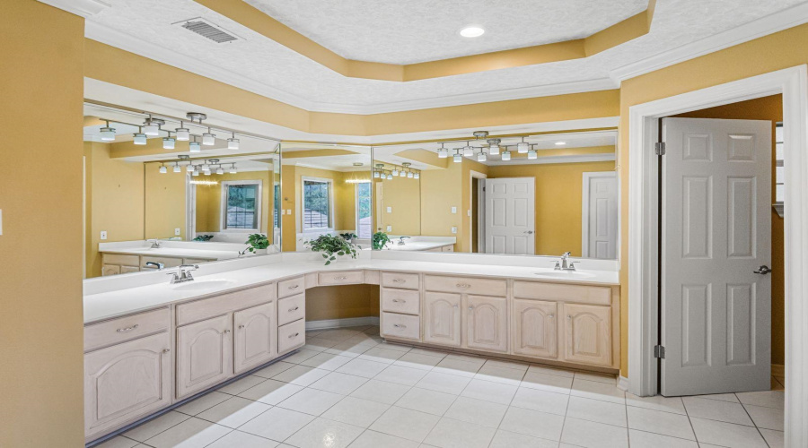 2120 Bermuda Dr, Laredo, Texas 78045, 5 Bedrooms Bedrooms, 6 Rooms Rooms,5 BathroomsBathrooms,Residential,For Sale,2120 Bermuda Dr,20254537