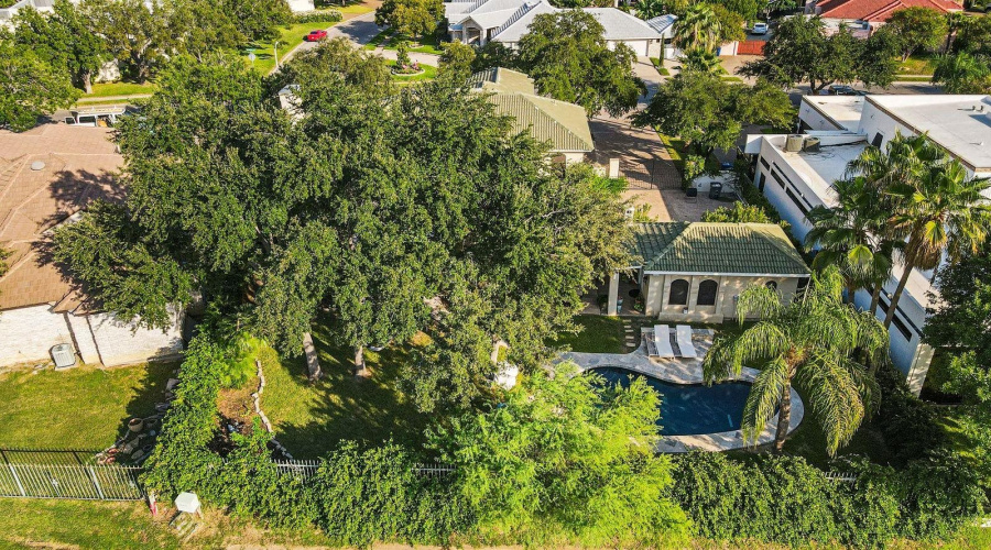 2120 Bermuda Dr, Laredo, Texas 78045, 5 Bedrooms Bedrooms, 6 Rooms Rooms,5 BathroomsBathrooms,Residential,For Sale,2120 Bermuda Dr,20254537