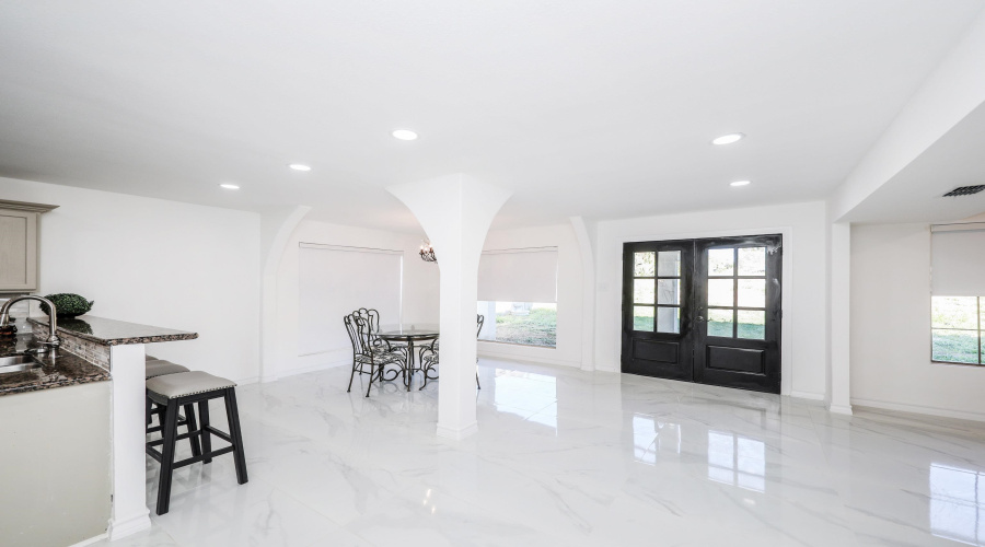 129 North Ave, Laredo, Texas 78045, 4 Bedrooms Bedrooms, 8 Rooms Rooms,4 BathroomsBathrooms,Residential,For Sale,129 North Ave,20254540