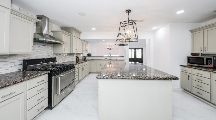 129 North Ave, Laredo, Texas 78045, 4 Bedrooms Bedrooms, 8 Rooms Rooms,4 BathroomsBathrooms,Residential,For Sale,129 North Ave,20254540