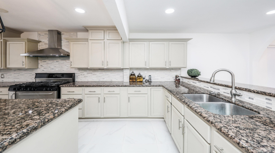 129 North Ave, Laredo, Texas 78045, 4 Bedrooms Bedrooms, 8 Rooms Rooms,4 BathroomsBathrooms,Residential,For Sale,129 North Ave,20254540