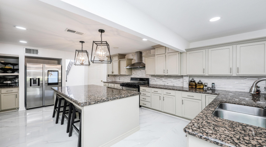 129 North Ave, Laredo, Texas 78045, 4 Bedrooms Bedrooms, 8 Rooms Rooms,4 BathroomsBathrooms,Residential,For Sale,129 North Ave,20254540