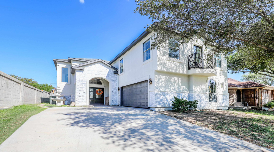 129 North Ave, Laredo, Texas 78045, 4 Bedrooms Bedrooms, 8 Rooms Rooms,4 BathroomsBathrooms,Residential,For Sale,129 North Ave,20254540