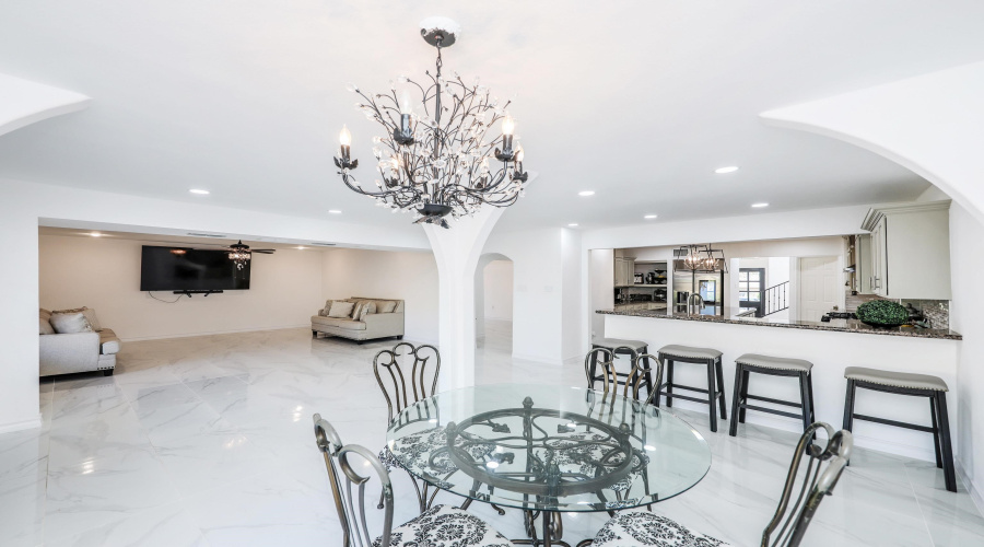 129 North Ave, Laredo, Texas 78045, 4 Bedrooms Bedrooms, 8 Rooms Rooms,4 BathroomsBathrooms,Residential,For Sale,129 North Ave,20254540