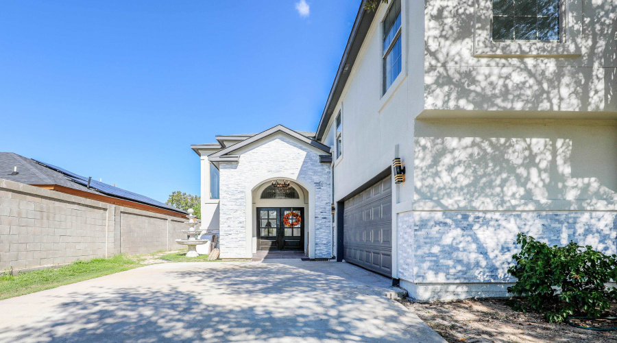 129 North Ave, Laredo, Texas 78045, 4 Bedrooms Bedrooms, 8 Rooms Rooms,4 BathroomsBathrooms,Residential,For Sale,129 North Ave,20254540