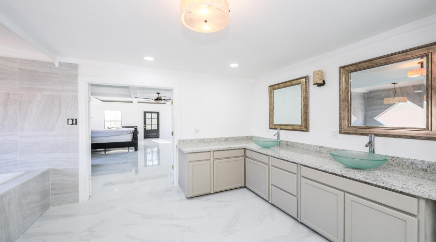 129 North Ave, Laredo, Texas 78045, 4 Bedrooms Bedrooms, 8 Rooms Rooms,4 BathroomsBathrooms,Residential,For Sale,129 North Ave,20254540