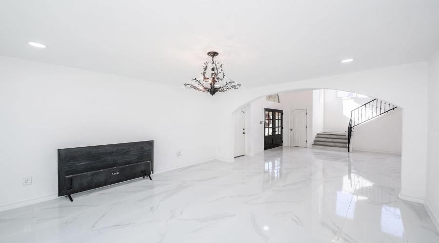 129 North Ave, Laredo, Texas 78045, 4 Bedrooms Bedrooms, 8 Rooms Rooms,4 BathroomsBathrooms,Residential,For Sale,129 North Ave,20254540