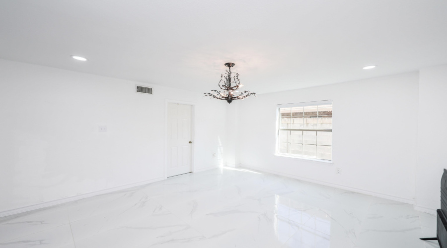 129 North Ave, Laredo, Texas 78045, 4 Bedrooms Bedrooms, 8 Rooms Rooms,4 BathroomsBathrooms,Residential,For Sale,129 North Ave,20254540