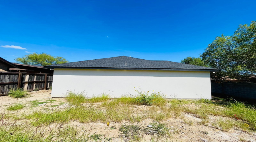 3903 Aguascallentes Dr, LAREDO, Texas 78046-0000, 4 Bedrooms Bedrooms, 6 Rooms Rooms,2 BathroomsBathrooms,Residential,For Sale,3903 Aguascallentes Dr,20254543