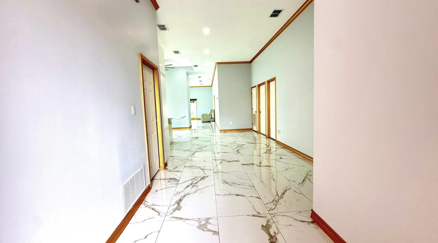 412 Soubirous Rd, Laredo, Texas 78045, 3 Bedrooms Bedrooms, 6 Rooms Rooms,2 BathroomsBathrooms,Residential,For Sale,412 Soubirous Rd,20254545