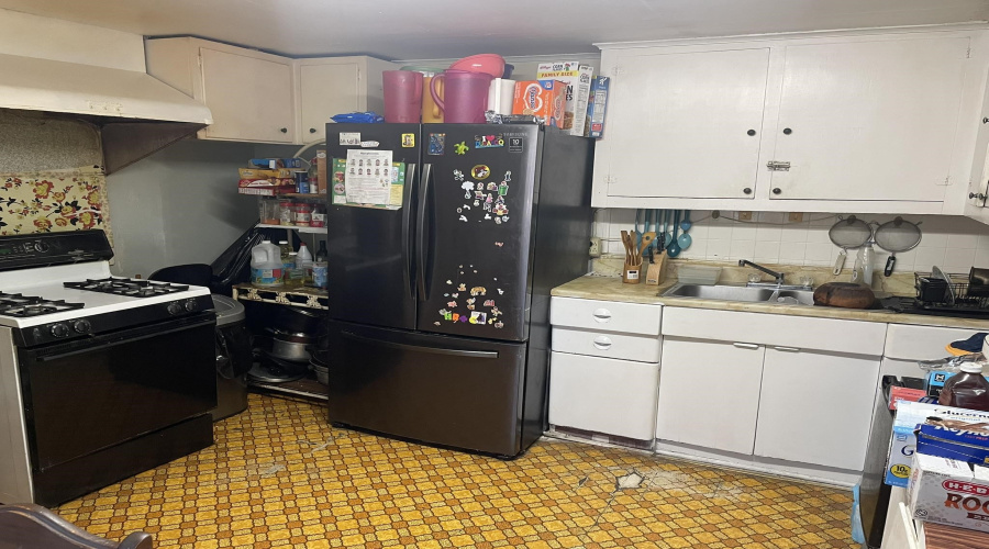 707 Sanders Ave, Laredo, Texas 78040, 2 Bedrooms Bedrooms, 5 Rooms Rooms,1 BathroomBathrooms,Residential,For Sale,707 Sanders Ave,20254549