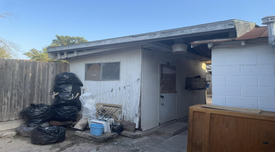 707 Sanders Ave, Laredo, Texas 78040, 2 Bedrooms Bedrooms, 5 Rooms Rooms,1 BathroomBathrooms,Residential,For Sale,707 Sanders Ave,20254549